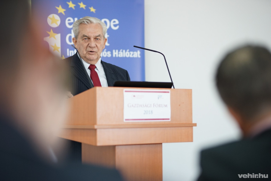 Prof. Dr. Chikán Attila akadémikus, a Budapesti Corvinus Egyetem kutatóprofesszora