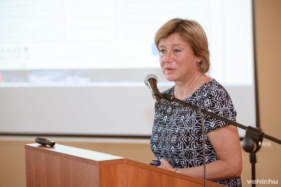 dr. Navracsics Judit