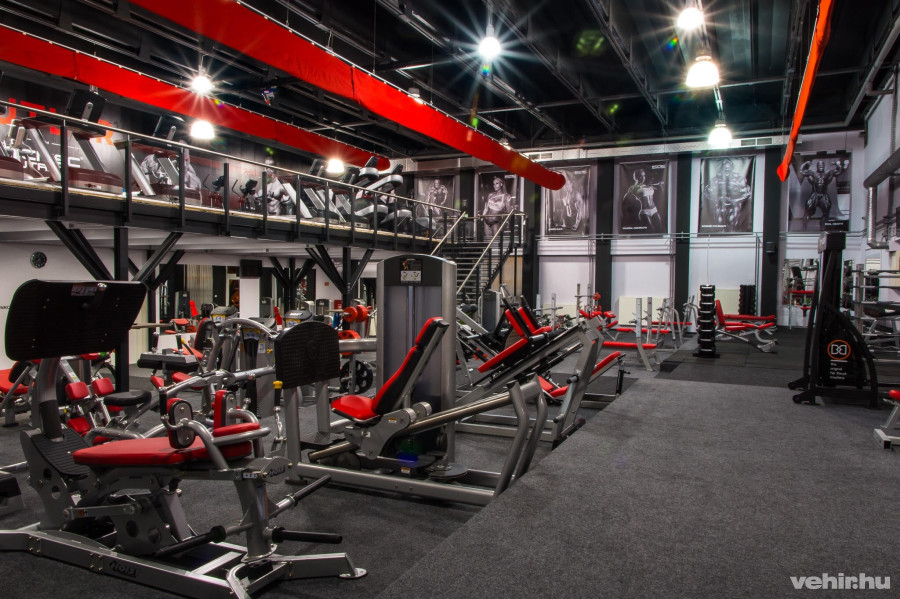 Kényelmesen el lehet férni, nem lógnak egymásra a szerek