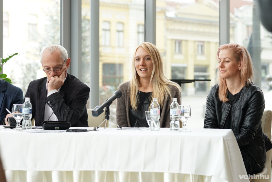 Böhm Nóra, Barbarics Zsófi