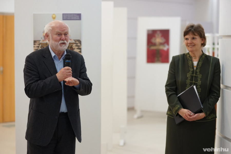 Kovács István, a kötetek szerzője