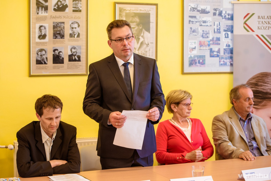 Köszöntőbeszédet mondott Szabó Lajos Konrád, a Balatonfüredi Tankerületi Központ igazgatója
