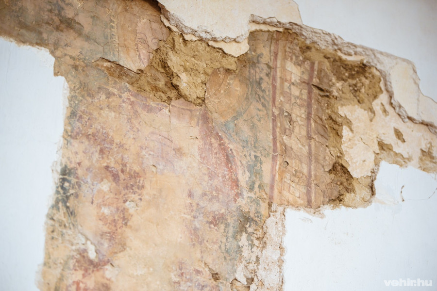 az újonnan feltárt freskó