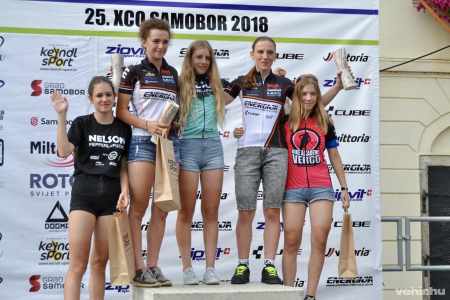 Bokros Csenge a dobogó tetején