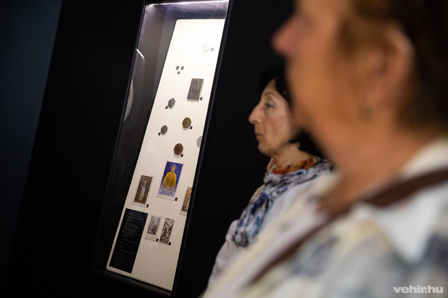 A kiállítás több István-kori leletet is bemutat