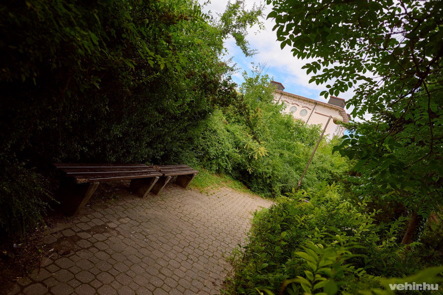 Visszanyeri régi fényét a Színházkert