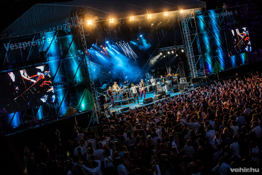 Galériánkat oldalra kattintva találja az estről