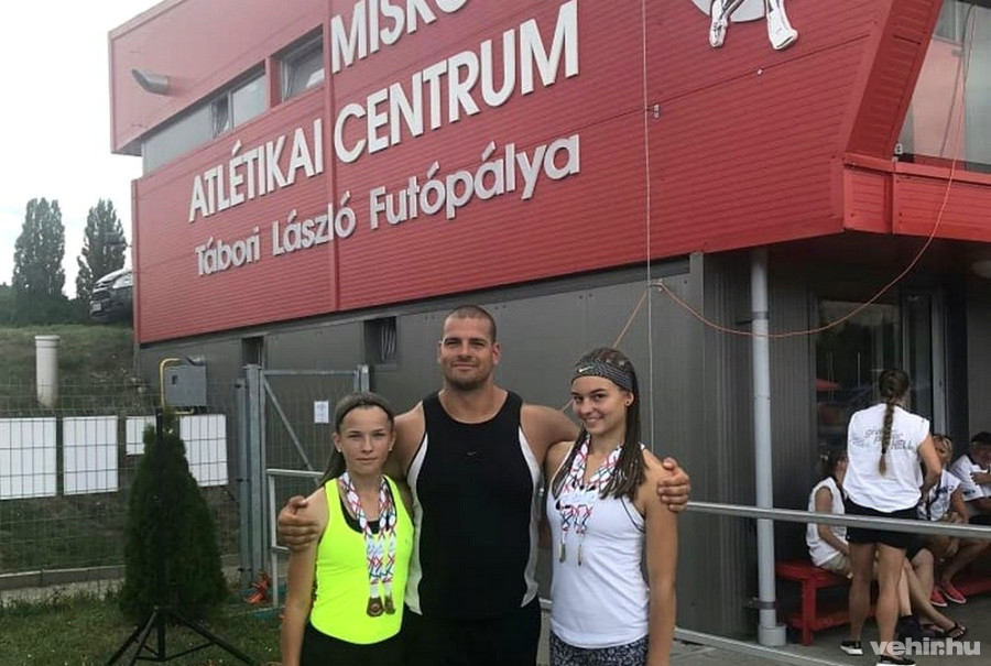 Dósa Jázmin, Mozsdényi Dávid (edzőjük), Kövér Fanni