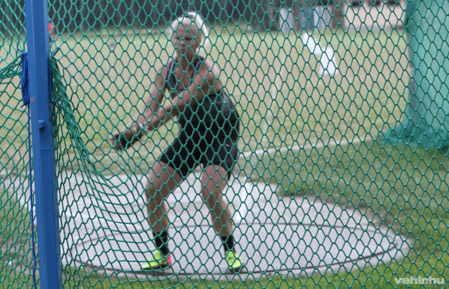 Orbán Éva a dobókörben