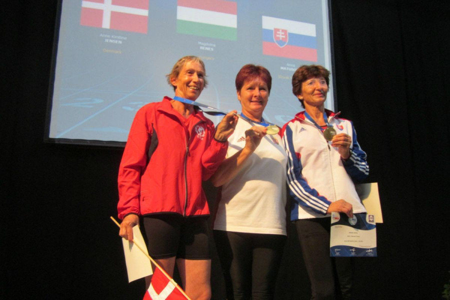 Benes Magdolna a dobogó tetején - Fotó: VEDAC