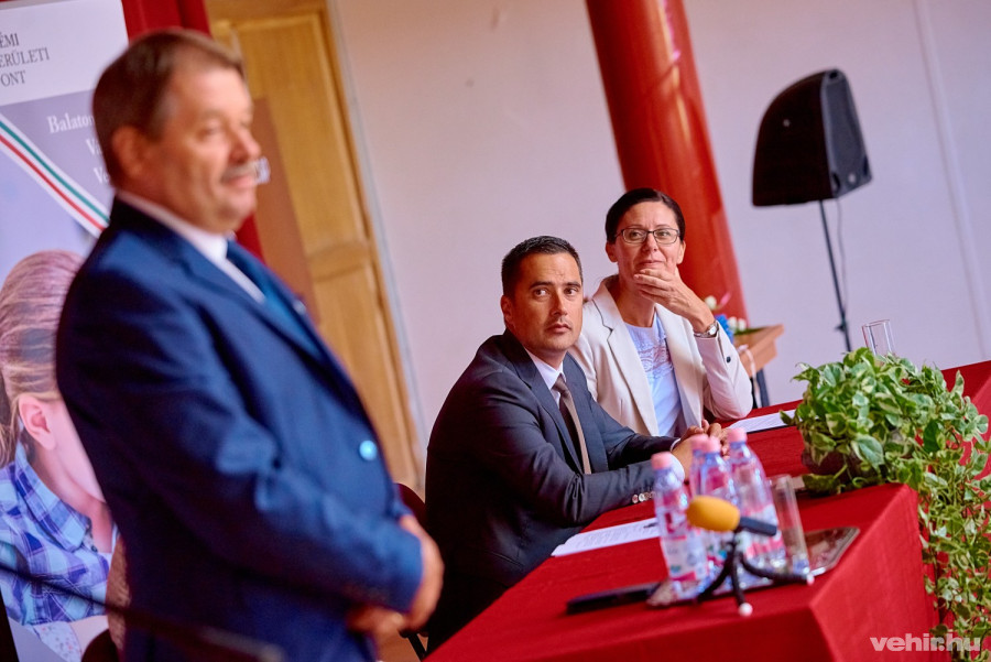 Az értekezleten Ovádi Péter is részt vett