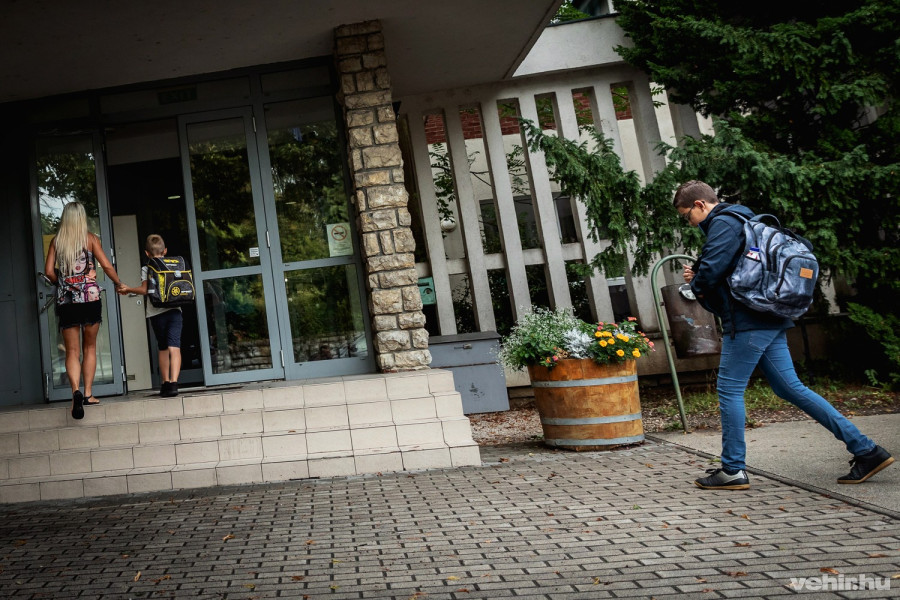 Fel a fejjel! Már csak 180 tanítási nap a nyári szünetig!