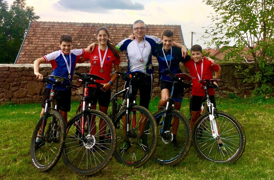 Bálint Ádám, Mérő Dominika, Bálint Bence, Bálint Benedek és Bálint Gergő - Fotó: Barát Miklós