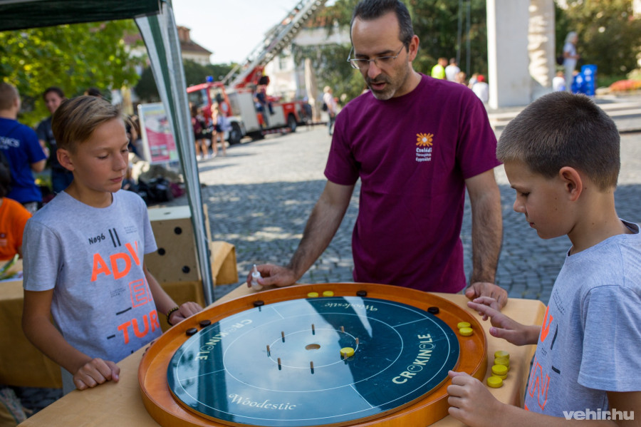 A fiataloknak szóló éves szórakozási lehetőségekre nagy szükség lenne
