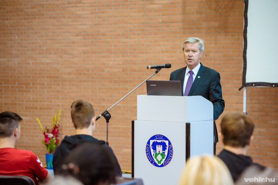 Némedi Lajos alpolgármester a Lovassy gimnáziumban tartott szombati megnyitón