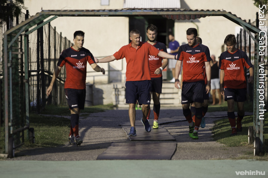 Pető Tamás bízik a játékosaiban (Archív fotó)