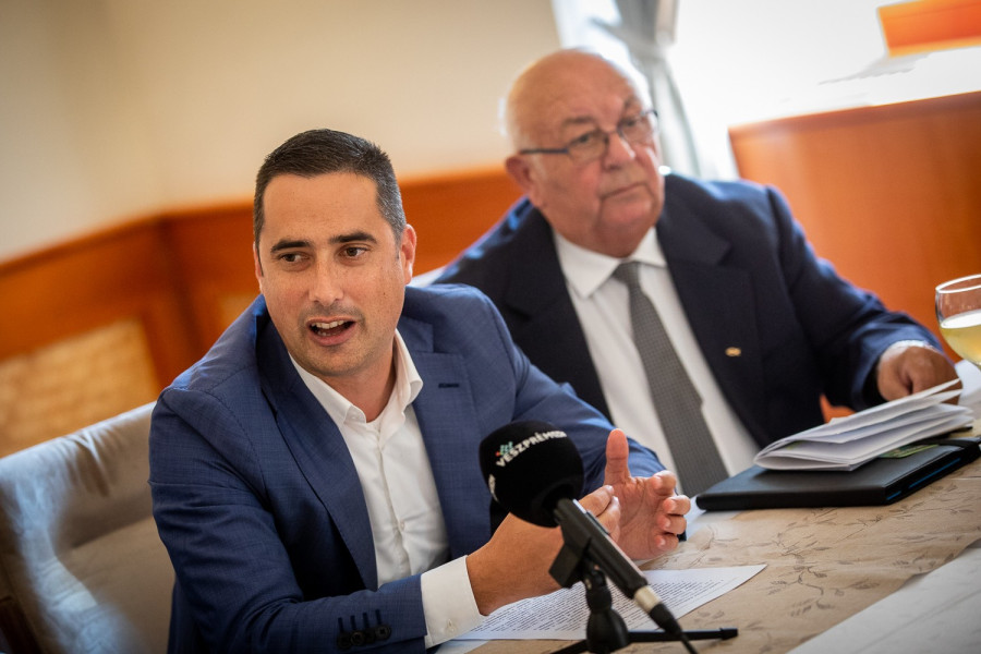 Ovádi Pétert a kerekasztal tiszteletbeli elnökévé választották