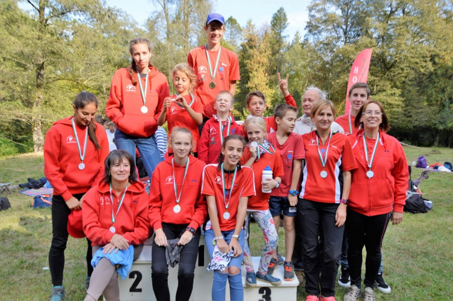 Az egyéniben és csapatban is remekelő VHSE dobogósai - Fotó: Bálint Mónika