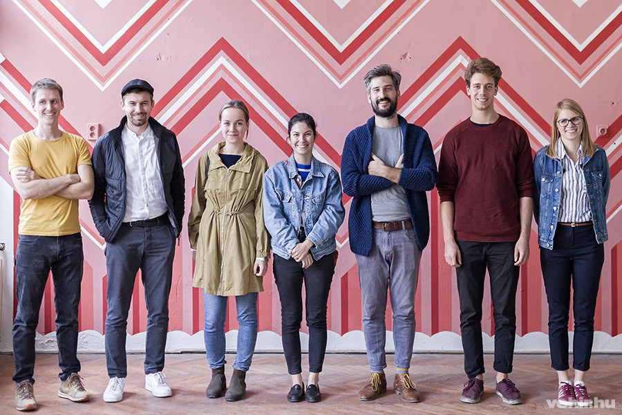 A képen: Smiló Dávid, Csóka Attila Róbert, Csendes Bernadett, Árkovics Lilla, Molnár Szabolcs, Cseresznyés László és Rácz Noémi Fotó: Danyi Balázs