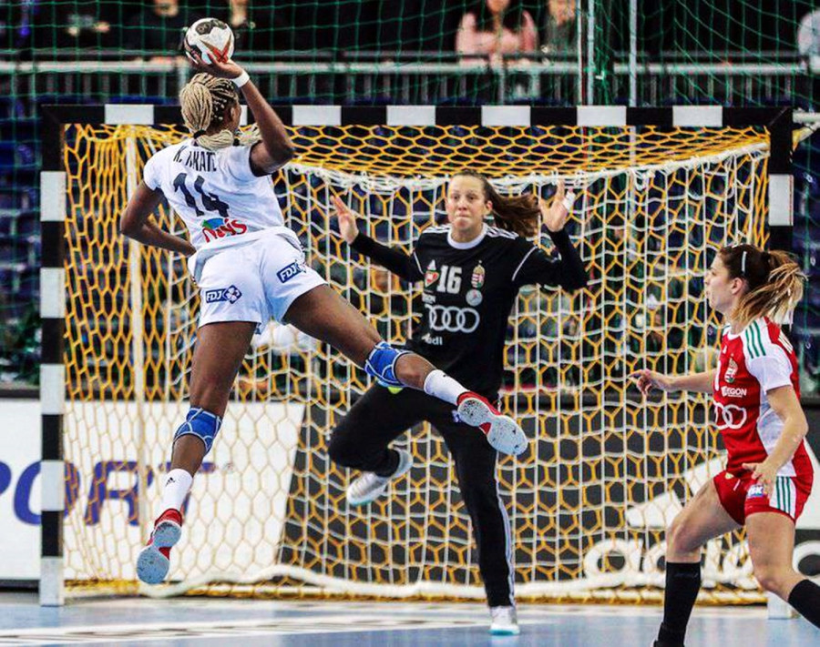 A kapuban Bíró Blanka (Archív fotó: Sportul Ilustrat)