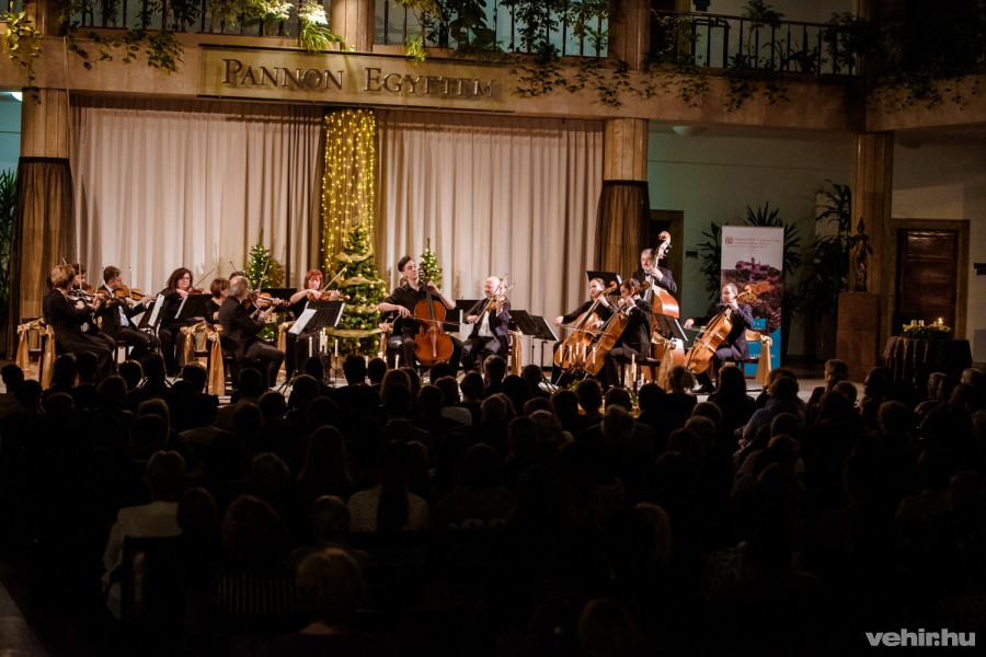 Az adventi gyertyafényes koncert