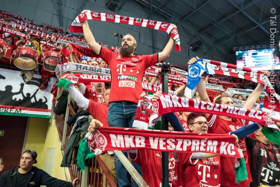 A hírek szerint 200 veszprémi szurkoló utazott Szkopjéba (archív fotó)