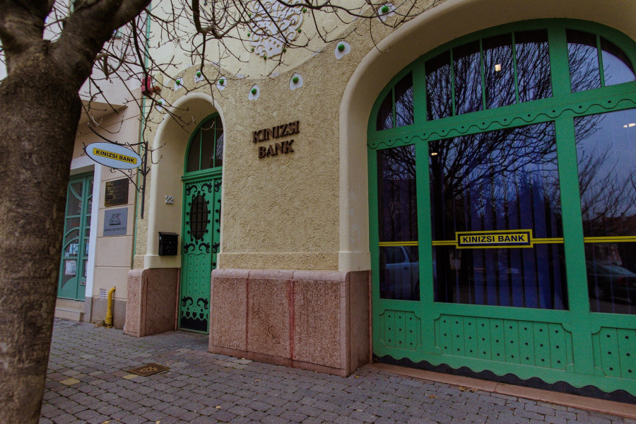 'Csupán a névtáblákat cserélik le'