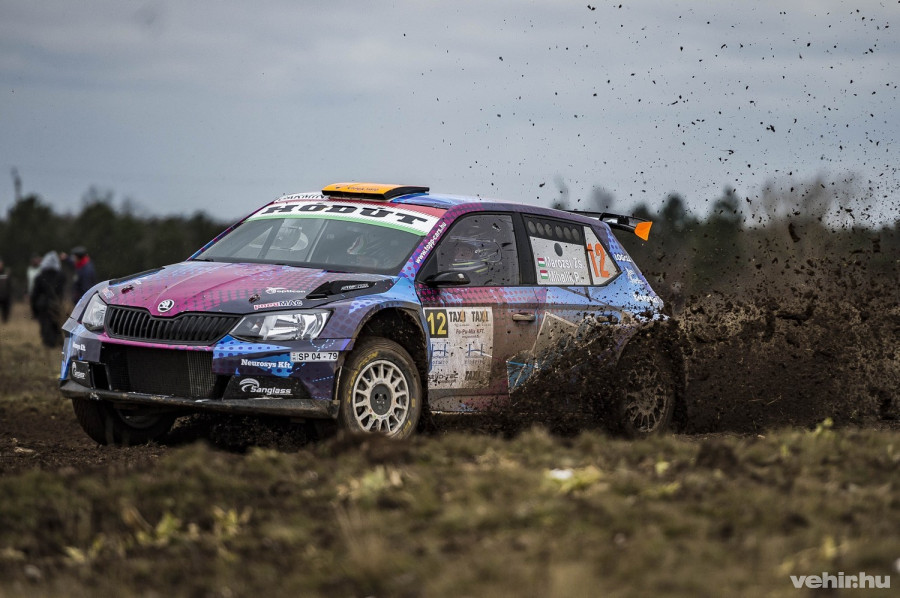 Marozsi Zsolt és Mihalik Péter Skoda Fabia R5 típusú versenyautójukkal a veszprémi Mikulás-ralin 2018. december 9-én. MTI/Bodnár Boglárka