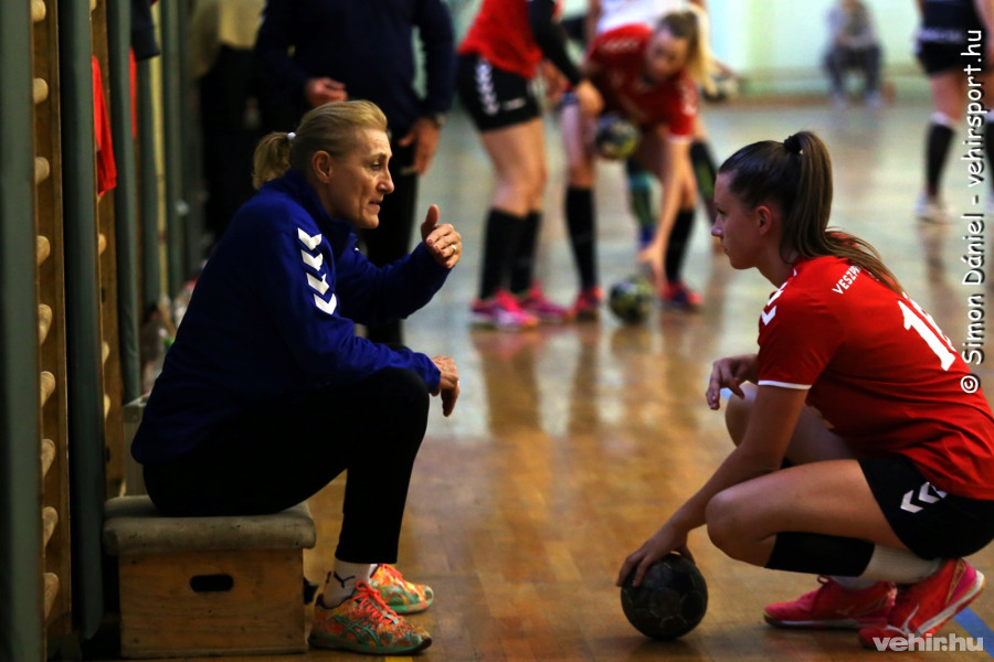 A feltörekvő csiszolatlan gyémánttal, Szabó Dórával