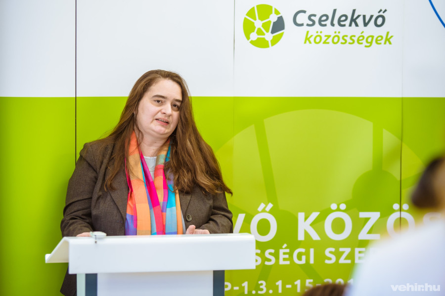 dr. Arapovics Mária