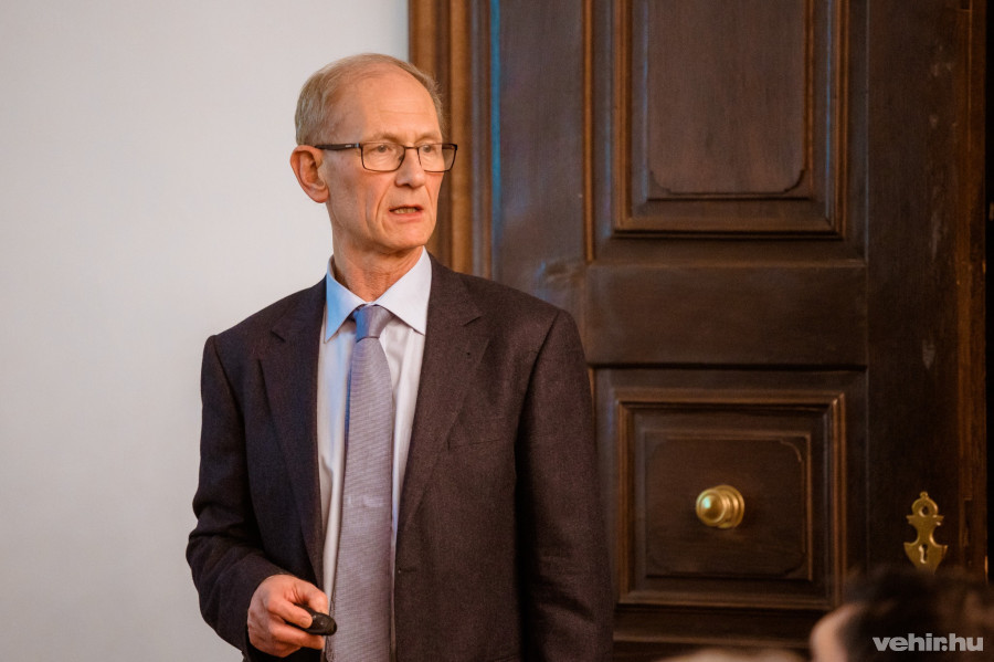 dr. Lakatos László magyarázta el az orvosi díj mögötti teljesítmént