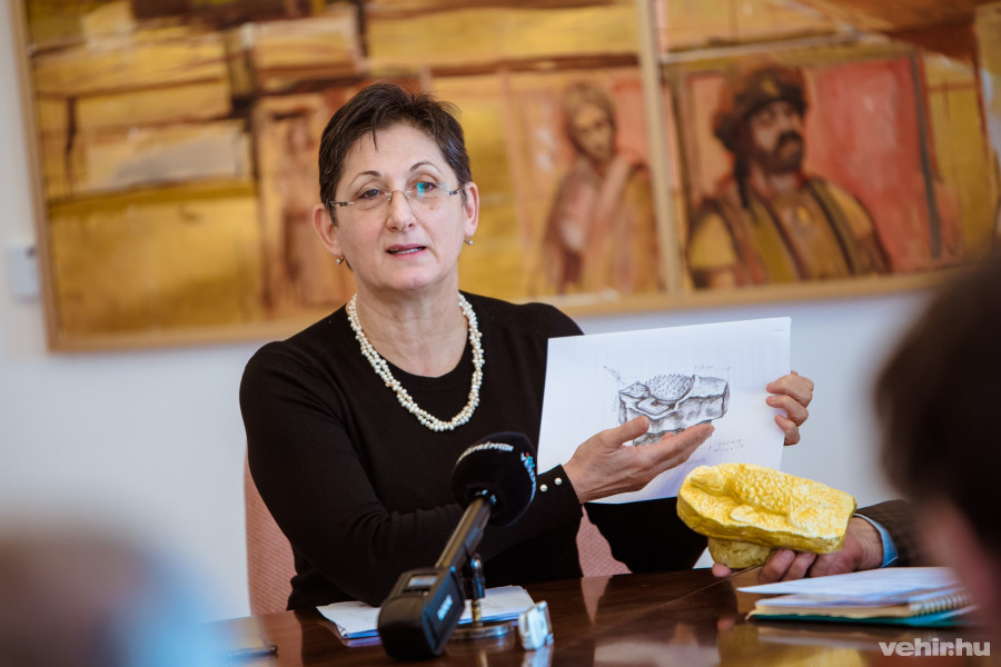 Készült kisplasztika is, de a végleges kép inkább az illusztrációhoz hasonló lesz