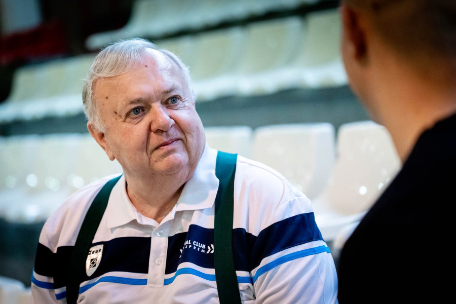 Sikos László Veszprém város sportjáért kitüntetést vehetett át