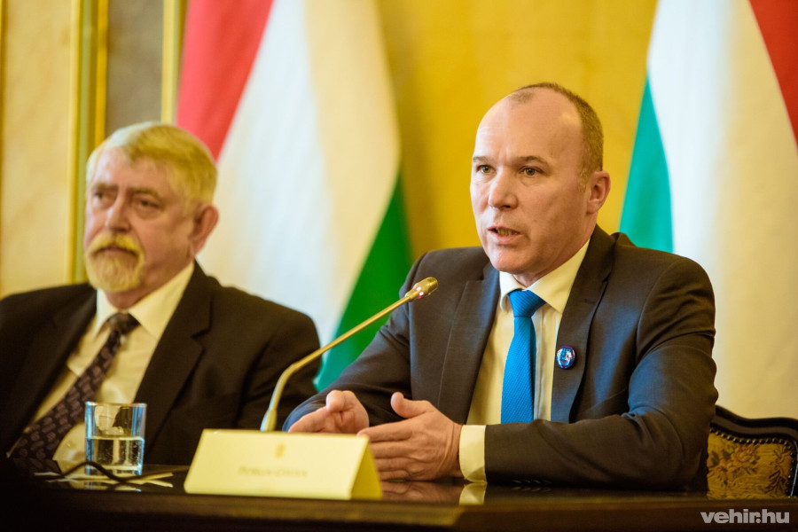 Kásler Miklós és Porga Gyula szerda délelőtt az EMMI épületében tartott sajtótájékoztatón