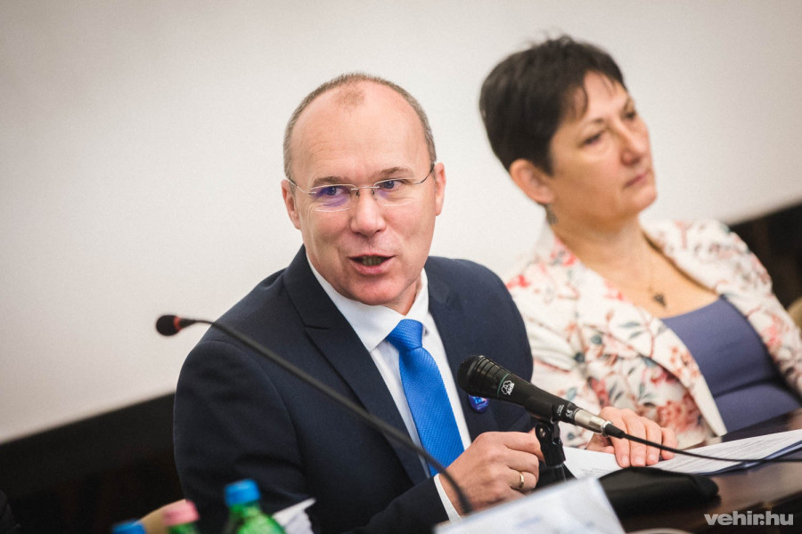 Porga Gyula polgármester 2019. április 25-én a városházán