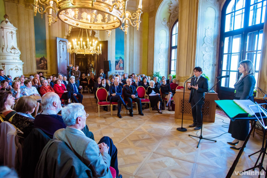 Gian Luca Borghese az érseki palotában tartott megnyitón