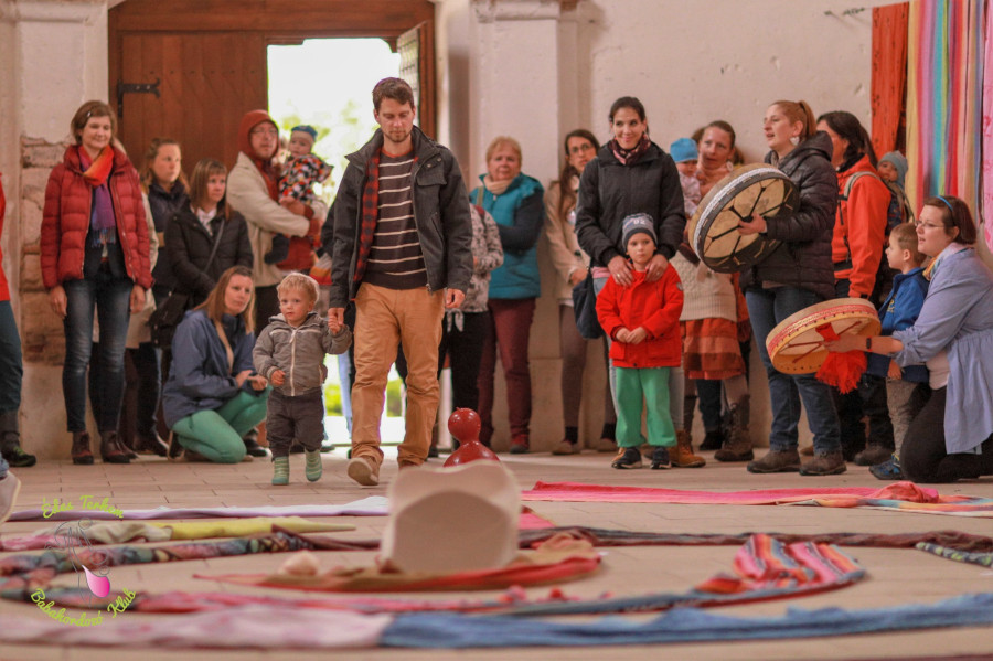 forrás: Lorászkó Krisztina & Édes Terhem Babahordozó Klub