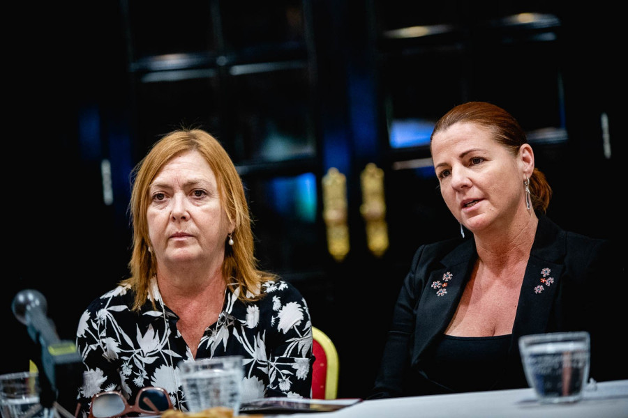 Börcsök Enikő (b) rendezi a Pillangót