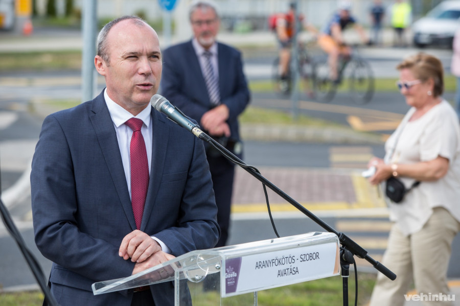 Porga Gyula köszöntötte a megjelenteket