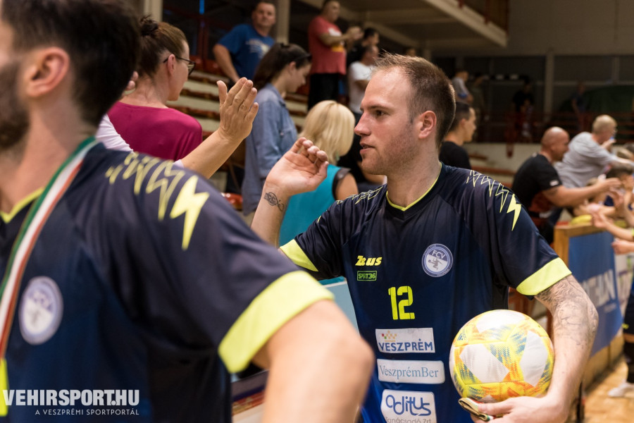 Dávid Richárd búcsúzik, elhagyja a királynék városát