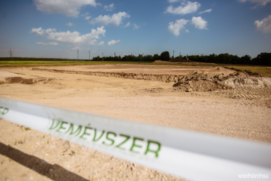 A földmunkák már elkezdődtek az Aréna melletti területen
