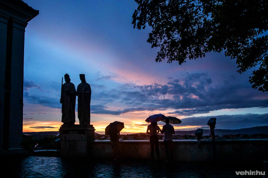 Előbb a természet festett...