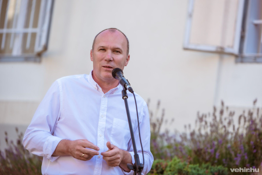 Porga Gyula szerint kuriózum, hogy ilyen neves alkotót állít ki Veszprémben