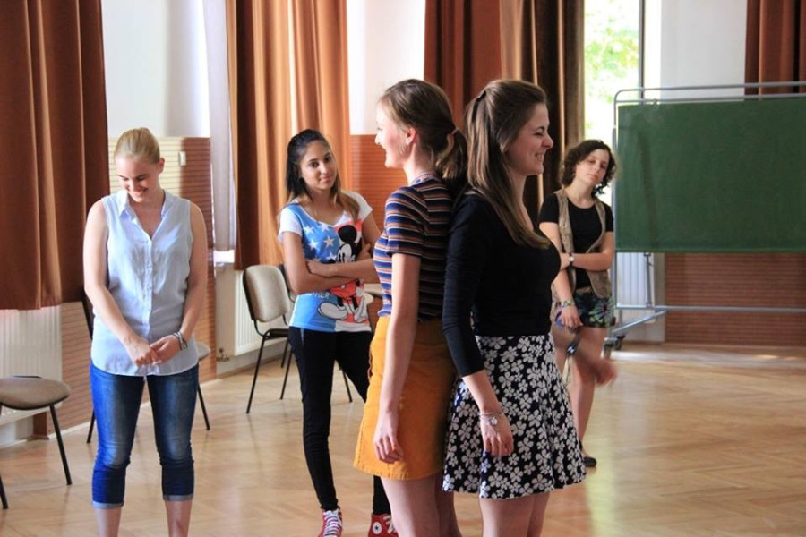 Képek: a karok Facebook oldalairól