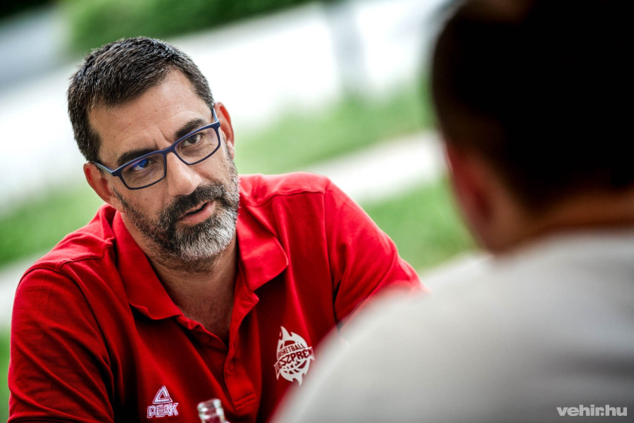 Naményi Miklós küzd a veszprémi kosárlabdacsapatért (archív fotók)