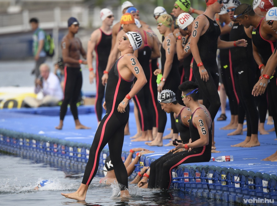 A későbbi negyedik helyezett Rasovszky Kristóf a vízbe ugrik a rajt előtt a férfi nyíltvízi úszók 10 kilométeres versenyében a 18. vizes világbajnokságon, a dél-koreai Joszuban 2019. július 16-án. MTI/Kovács Tamás
