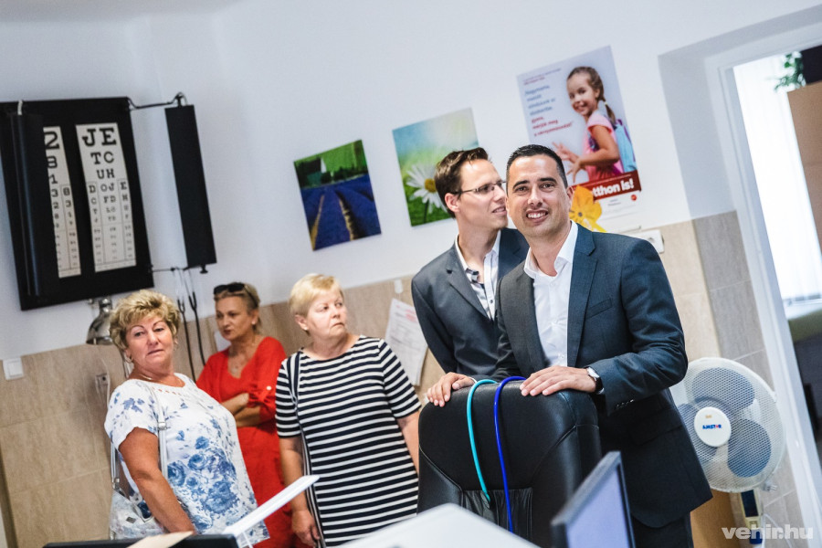 dr. Puskády Norbert (középen) és Ovádi Péter (j)