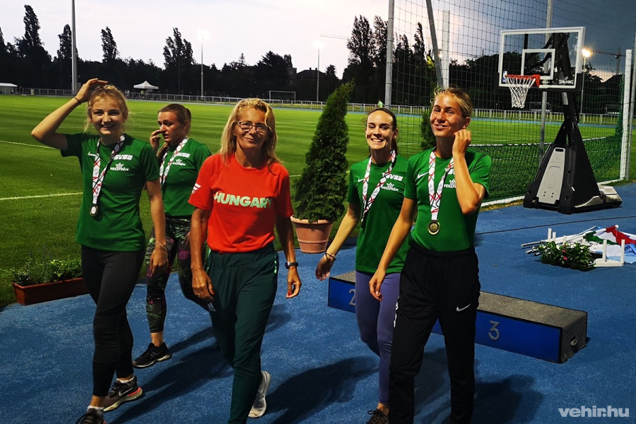 A 4x400-m es győztes váltó - Fotó: SVSE/Stupián Anikó