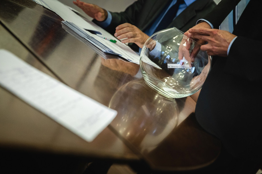 Sorsolással dőlt el a nevek sorrendje a szavazólapokon