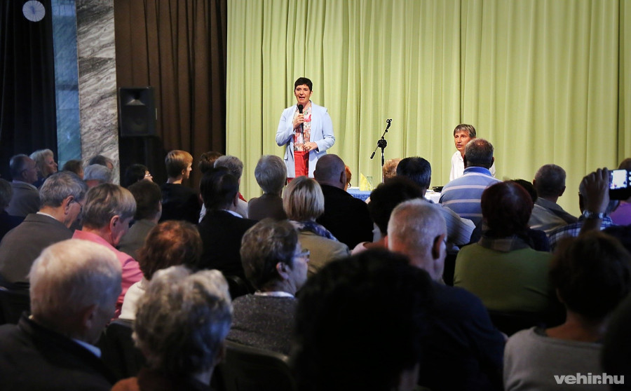 Dobrev Klára Katanics Sándorral fórumozott hétfő este VEszprémben